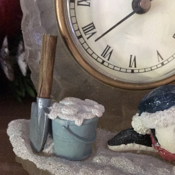 ❤️Rare Penguin Winter Snow Sparkle Limited Collectible Quartz Clock - Picture 7 of 10